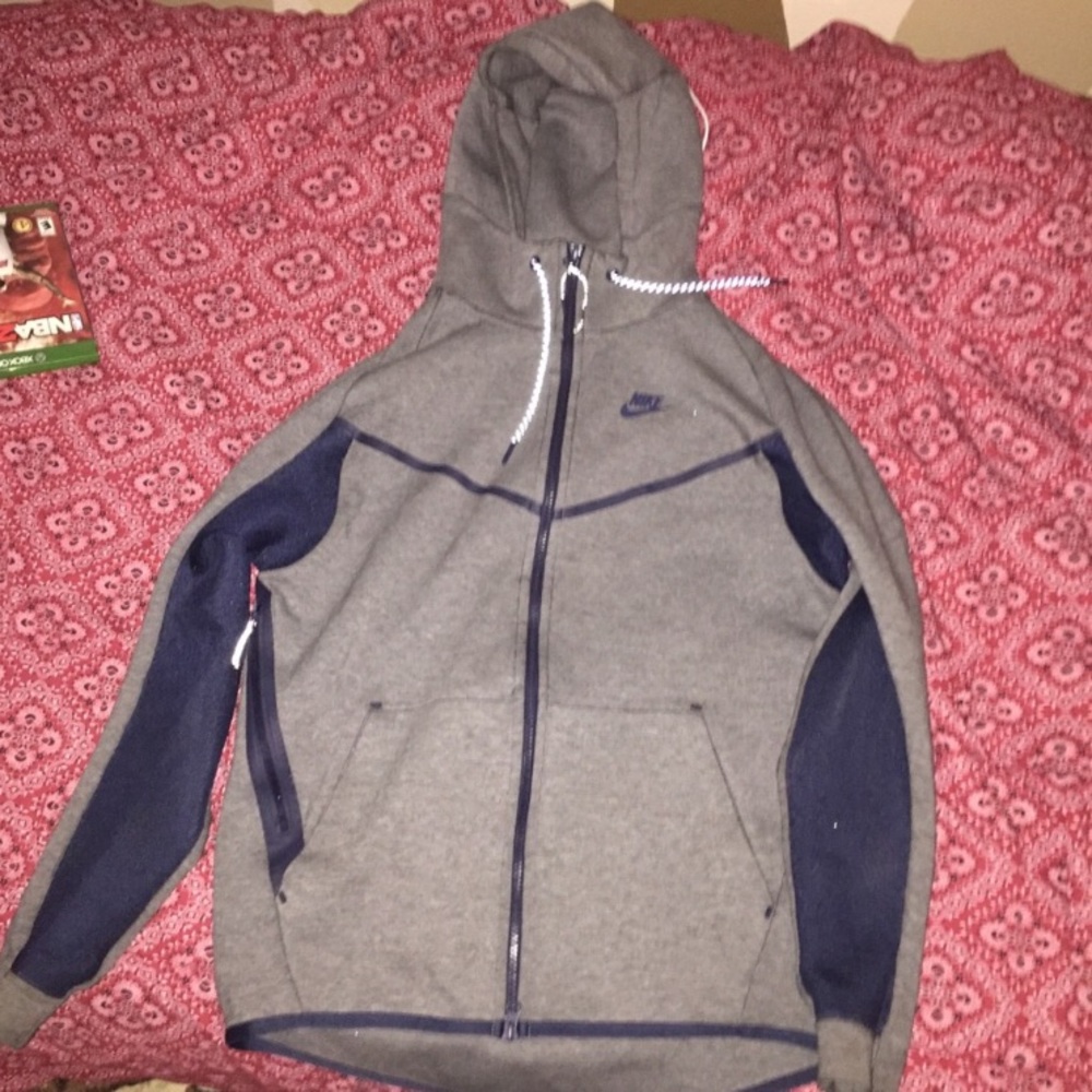Nike✅ tech hoodie (M)